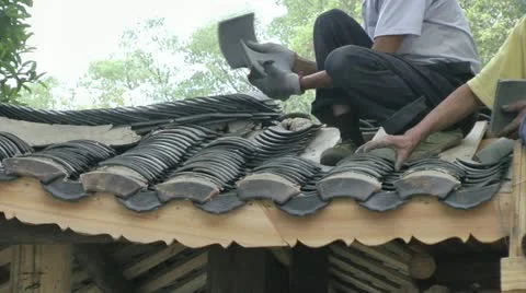 Bricklayer in laying tiles Stock Footage