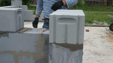 Bricklayer putting down another row of bricks in site Stock Footage 113405550
