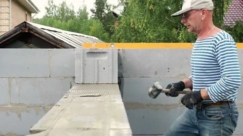 Bricklayer putting down another row of bricks in site Stock Footage 113405889