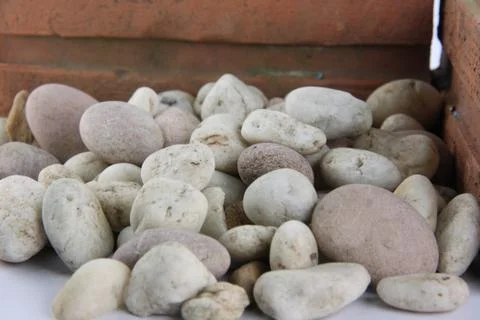Bricks and stones on sort. Foto stock