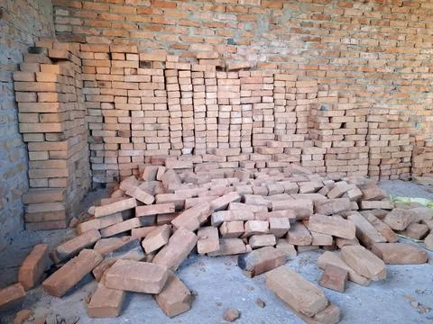 Bricks are scattered on the floor 库存照片