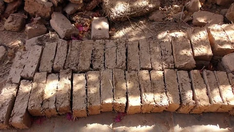 Bricks made of clay mud and straw for ecological masonry construction Stockbeeldmateriaal 85373466