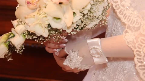 The bridal bouquet in hands Video stock 40487176