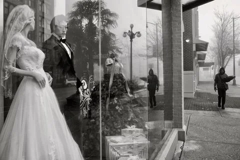 Bridal Store Window Reflections Fotos de archivo
