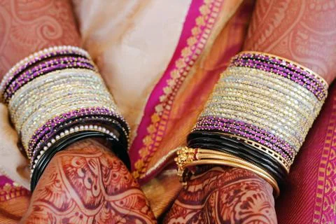 Bride and bangles Stockfoto's