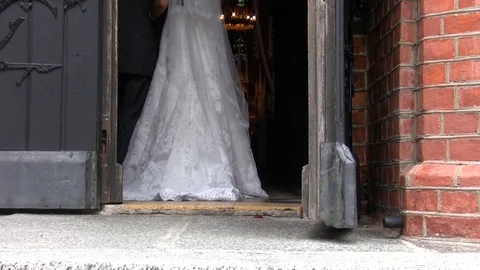 Bride and father walking down the aisle 動画素材 92882406