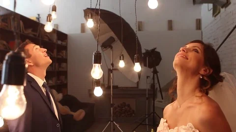 Bride And Groom On The Background Of Lights 動画素材 75161485