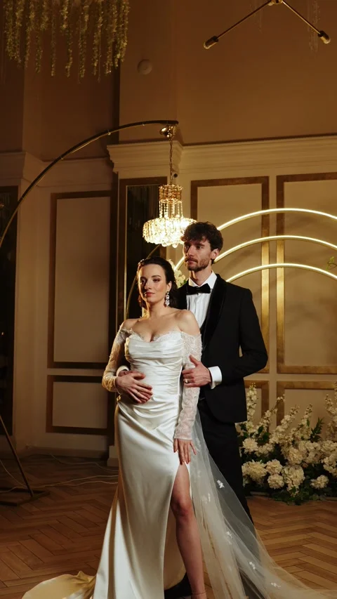 The bride and groom dance the first dance in the falling snow. Stock Footage 266979324