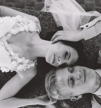 Bride and groom having fun Stock-Fotos