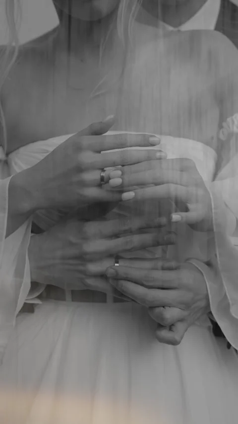 Bride and groom simultaneously put on wedding rings to themselves. Stock Footage 240629573