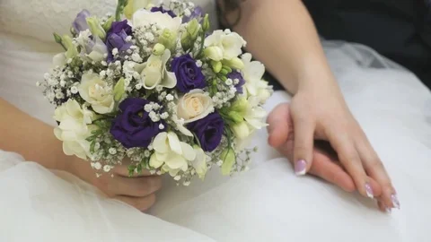 Bride and groom sitting on couch hold hands Vídeo Stock 73874032