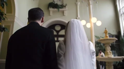Bride and groom walk down the aisle Stock-Footage 172299829