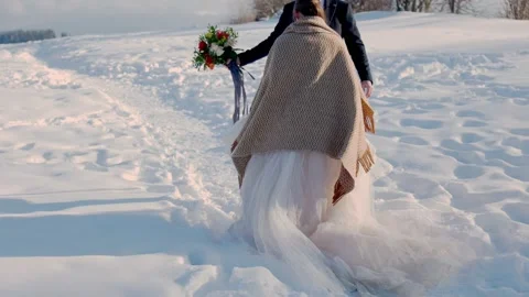 Bride and groom in winter Stock Footage 149401128