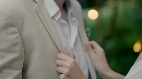 A bride arranges a suit on the groom Video stock 220626568