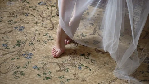 Bride in bedroom under veil Video stock 125093253