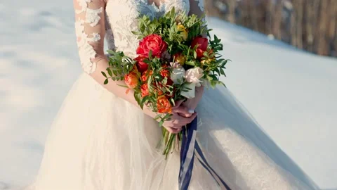 Bride with a bouquet in winter Stock-Footage 150681172