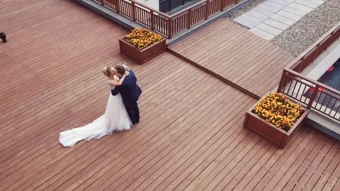 Bride Comes to Groom 動画素材 74372588