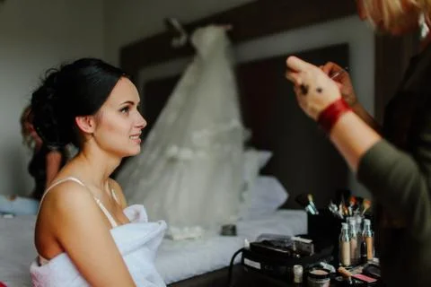 The bride doing make-up Foto stock