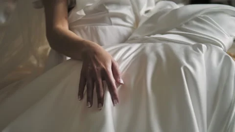 The bride in a hand held white wedding dress close-up. The bride's morning. 库存影片 213633416