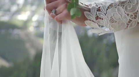 Bride holder flowers 库存影片 62531112