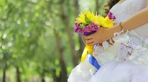 Bride is holding a bouquet Stock Footage 46554099