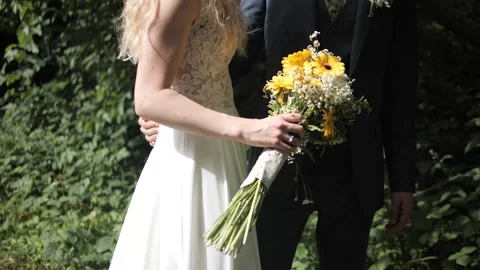 Bride holding flowers Video stock 130859295