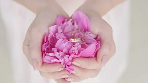 Bride holding a peony Stockbeeldmateriaal 64352306