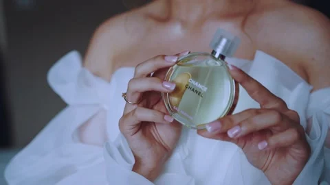 The bride holds perfume in her hands Stock Footage 166468010