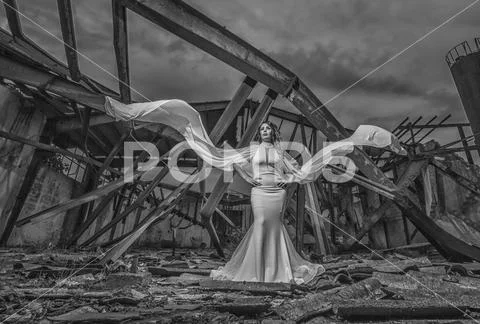 Bride inside a wrecked building Stock Photos