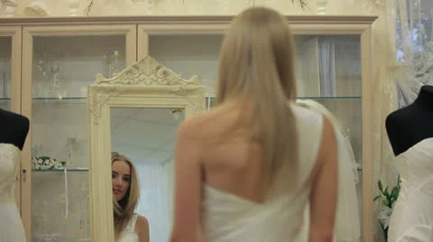 Bride Looking At The Mirror 스톡 동영상 26182169