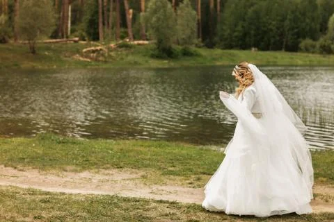Bride on the nature Stock-Fotos