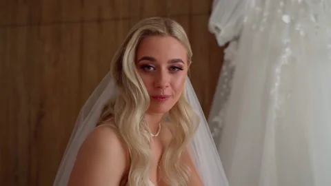 Bride portrait looking at camera indoor Stock Footage 209127328