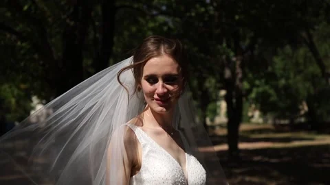 The bride poses for the camera with a veil. Stock Footage 130179964