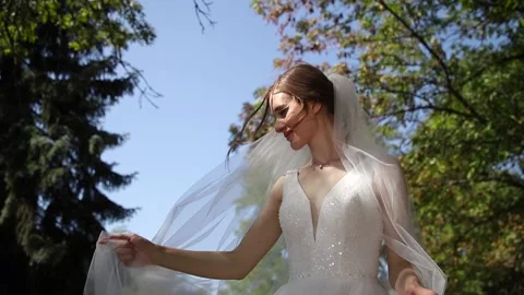 The bride poses for the camera with a veil. Stock Footage 130180689
