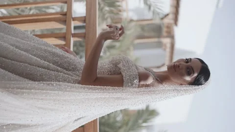 Bride posing for the camera Stock-Footage 224126204