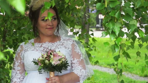 Bride posing under a tree Stock Footage 107677217