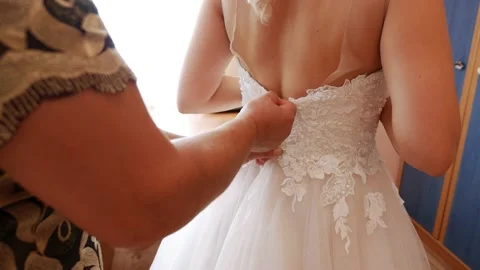 Bride prep 4 zipping up wedding dress Vídeo Stock 239986685