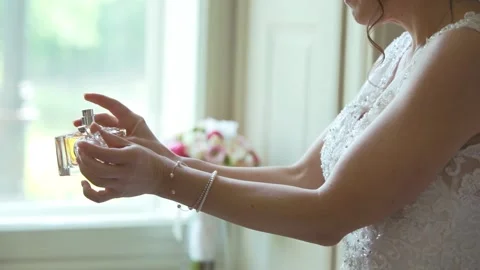 Bride preparing for the ceremony in a beautiful location on her wedding day Video stock 292917182