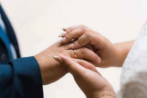 The bride put on the ring to the groom, close-up of the hands of the newlywed Stock Photos