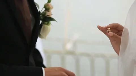 The bride puts the ring on the finger of the groom Video stock 75336190