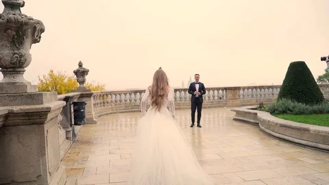 The bride runs to the groom, in the square of the old castle, the landscape Stock Footage 129558886