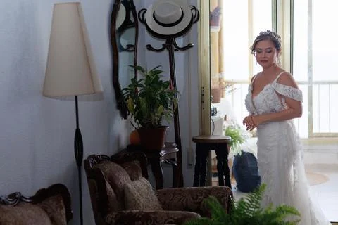 Bride with a self-protective expression and look before leaving for her wedding Stockfoto's