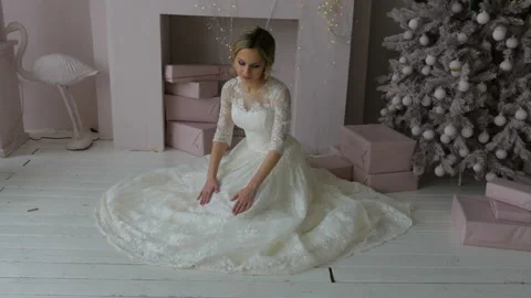 The bride sits on the floor and adjusts his dress Stock Footage 86596767