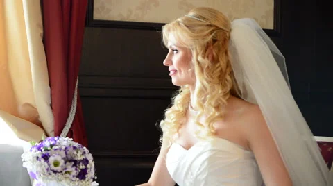 Bride sitting in a chair 動画素材 49340068