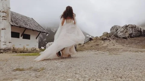 Bride in slow motion Stock Footage 99884608