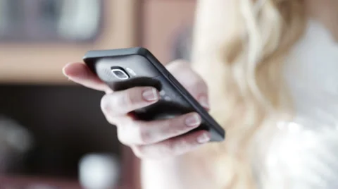 Bride with a smartphone Vídeos de archivo 41384370