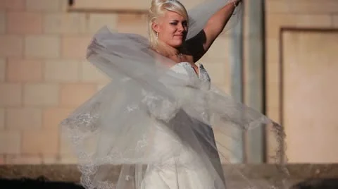 Bride Spinning Around Stock-Footage 22325630