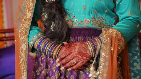 Bride standing dressed in traditional Indian clothes, Elements of hindu wedding. Stock Footage 281448422