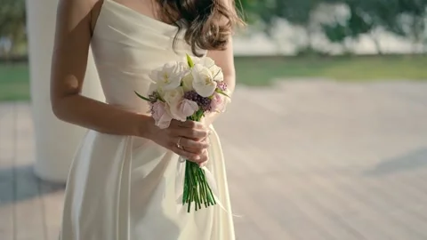 A bride stands with a bouquet. Video stock 231035108