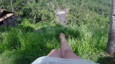 Bride on swings 스톡 동영상 86510623